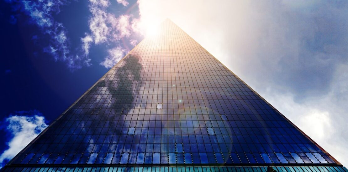 Como o uso de películas especiais pode melhorar a eficiência energética de edifícios comerciais? | Solar Film